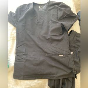 Figs black Casma 3 pocket top size S